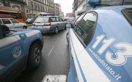https://www.eolopress.it/index/wp-content/uploads/2012/12/Polizia_Napoli.jpeg