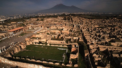 https://www.eolopress.it/index/wp-content/uploads/2013/06/Pompei_Vesuvio_veduta.jpg