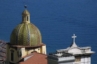 https://www.eolopress.it/index/wp-content/uploads/2013/09/Positano_chiesa-di-s-maria-assunta.jpg