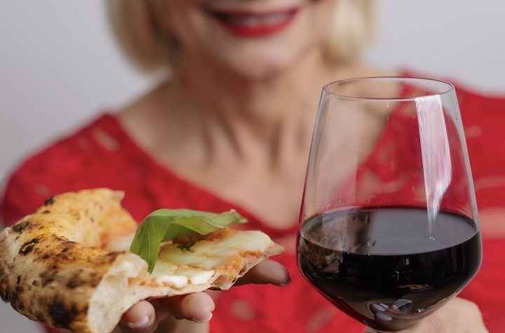“Calici & Spicchi”, una guida per abbinare i vini alle pizze